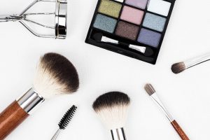 Schitter met flair: jouw ultieme gids voor make-up, huid-, haar- en persoonlijke verzorgingsproducten